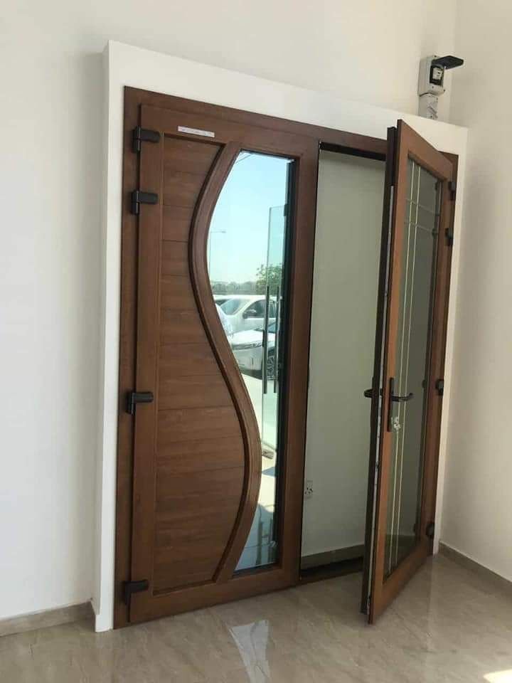 باب UPVC بزجاج منحني التصميم