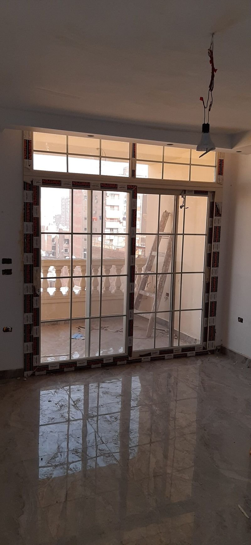 باب UPVC منزلق بتقسيمات زجاج