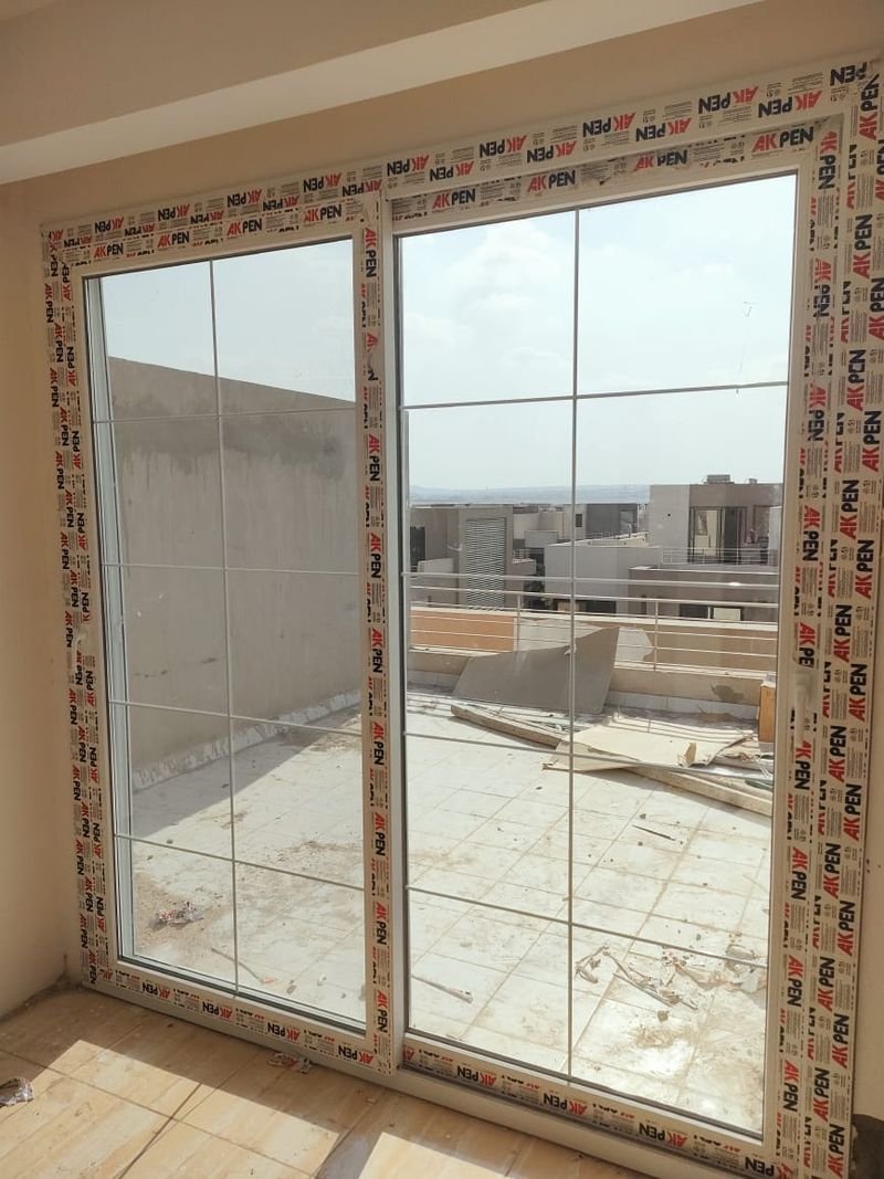 باب UPVC منزلق نحو السطح